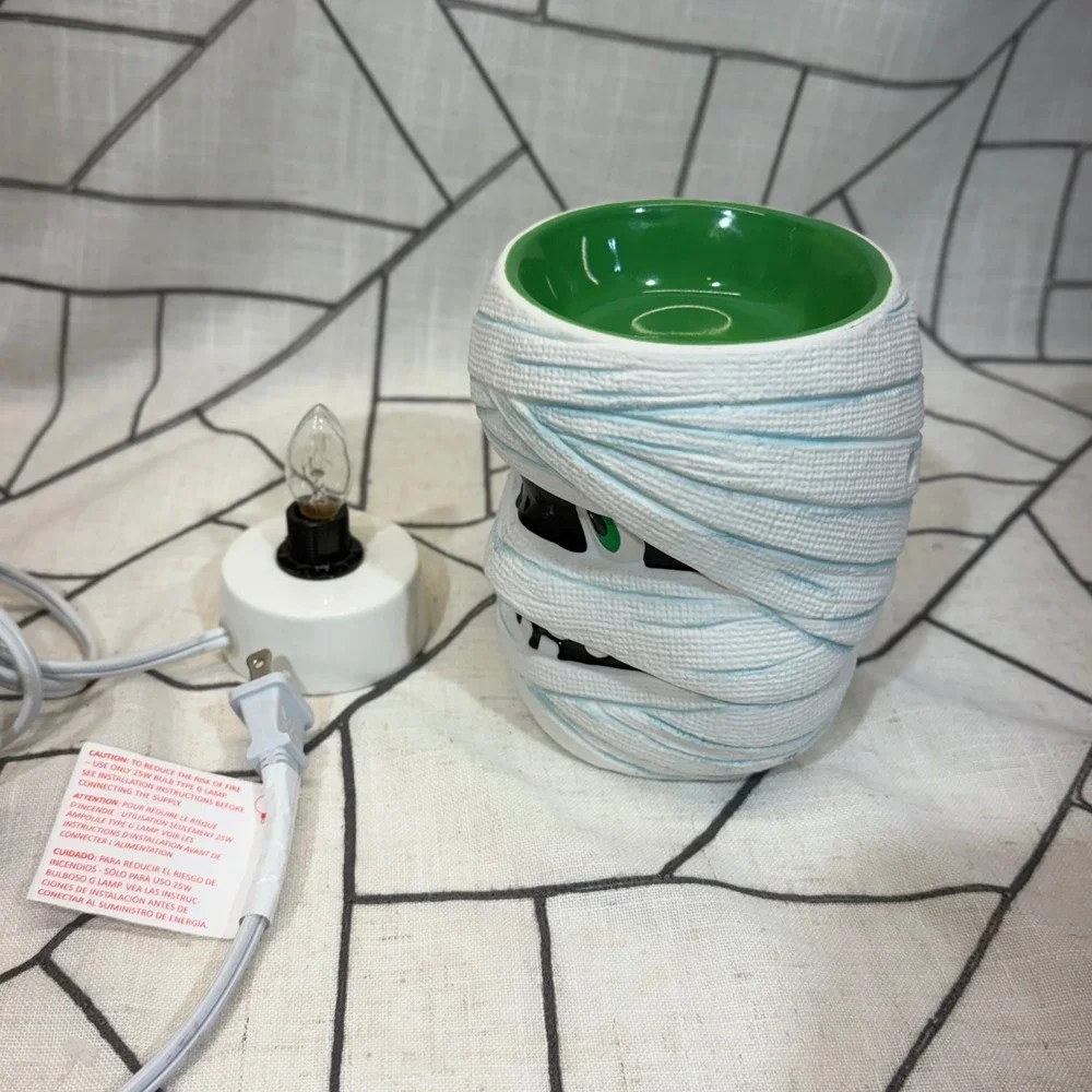 Scentsy‎ Under Wraps Mummy Wax Warmer OS White Green Halloween Decor 62812
